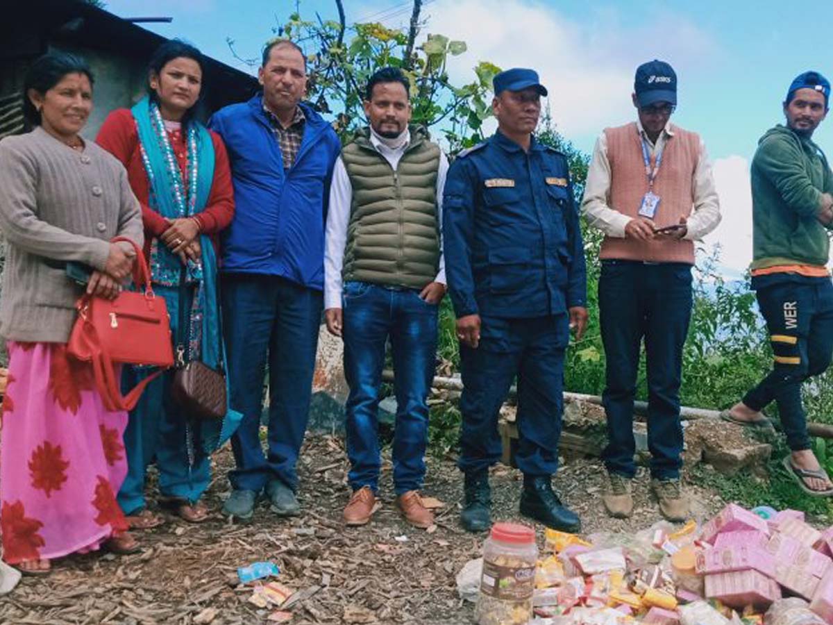 बैतडीको सुर्नयामा बजार अनुगमन जारी, ४० हजार बराबरको अखाद्य वस्तु नष्ट 